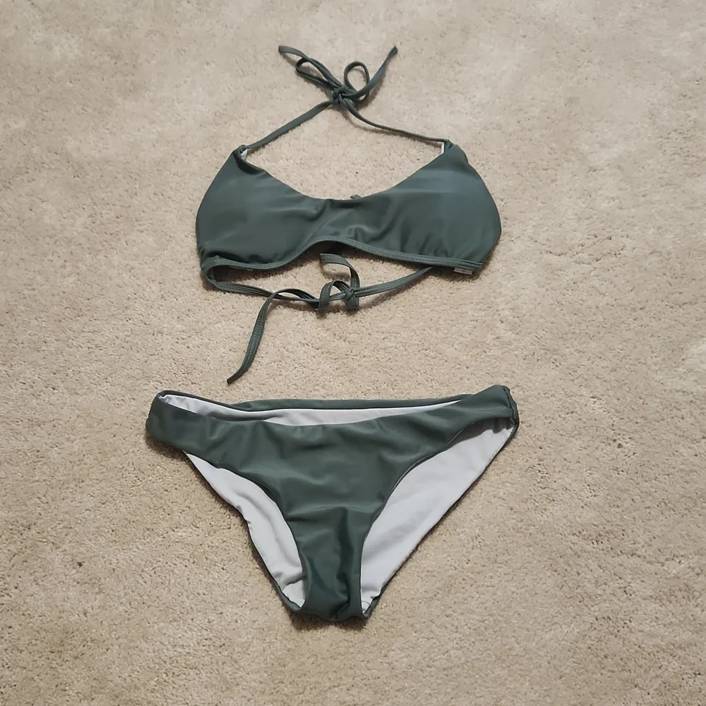 Green bikini - Picture 1 of 1